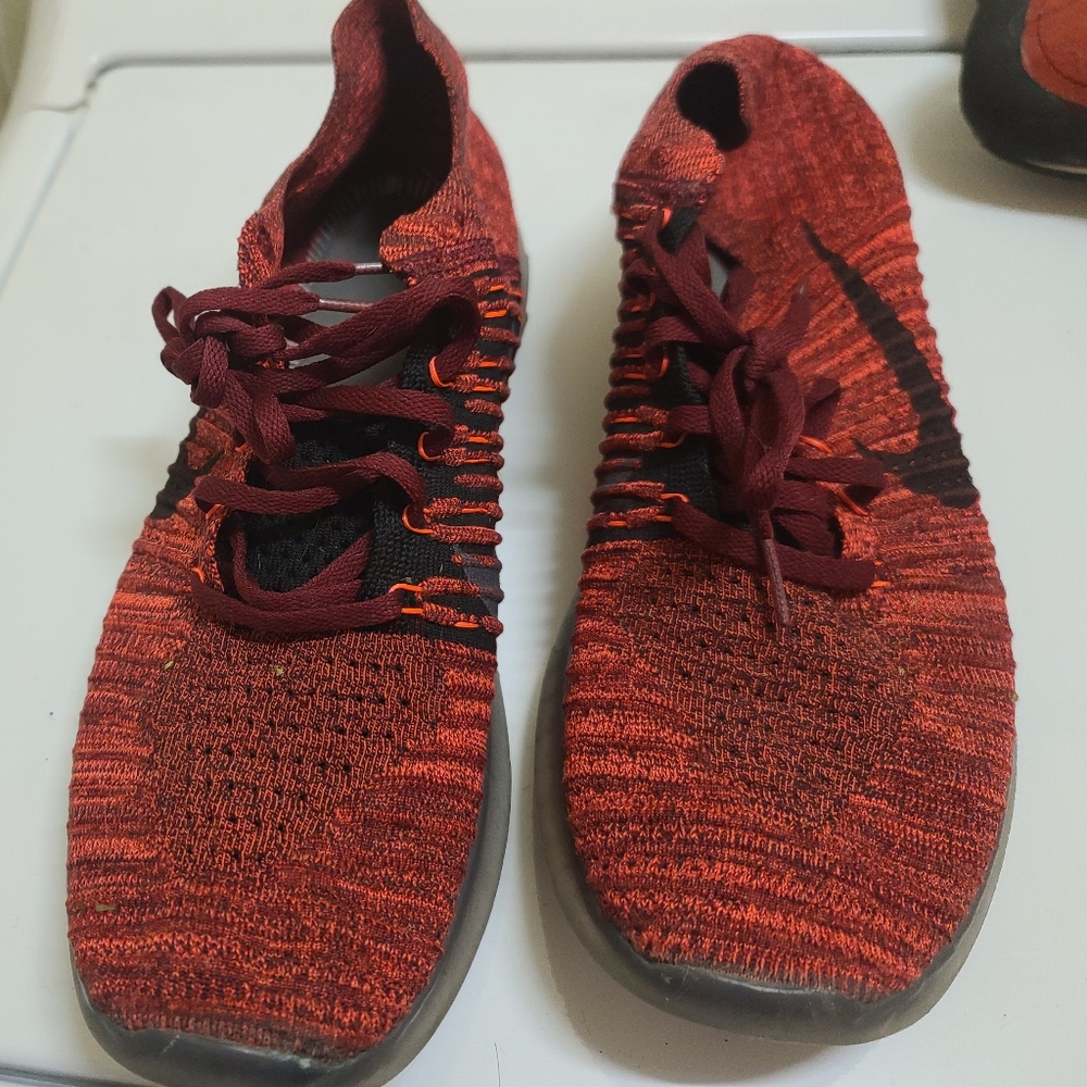 Mens Nike PREOWNED Red/Orange Flyknit size 13